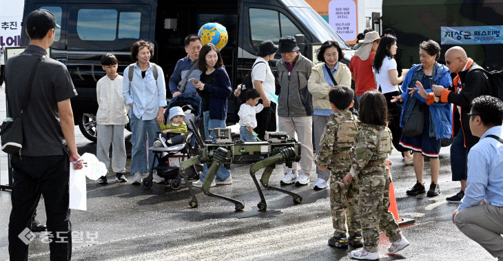 20261005-지상군페스티벌 인파4