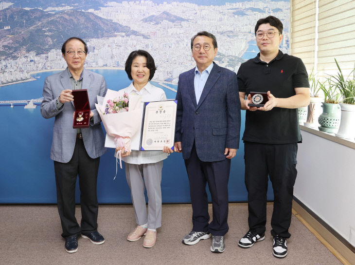 보도사진(6.25참전유공자 무공훈장 전수)