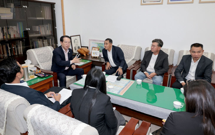 괴산군청에 방문한 퐁싸이싹 인탈랏 라오스