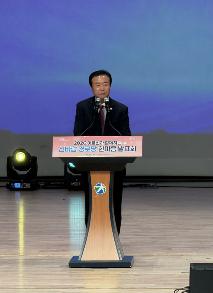 음 발표회’에서 축사를 하고 있다.