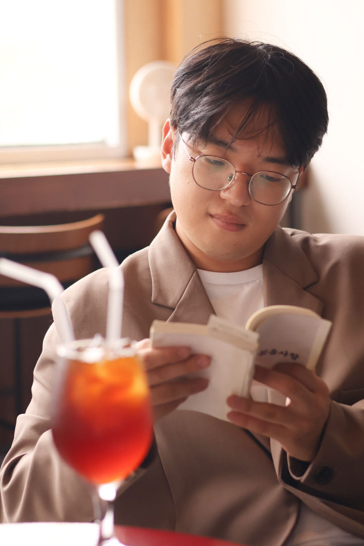 영산대학교 웹툰학과 윤용빈 동문.