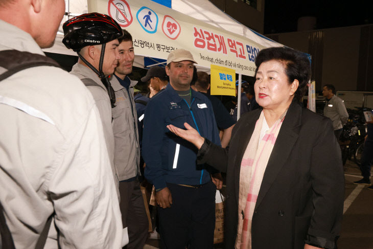 외국인 근로자 건강체험관_격려