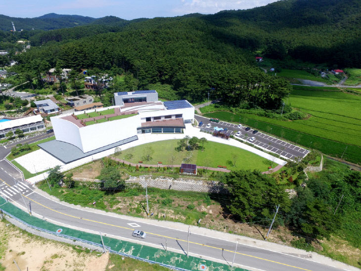 3. 태안유류피해극복기념관 전경