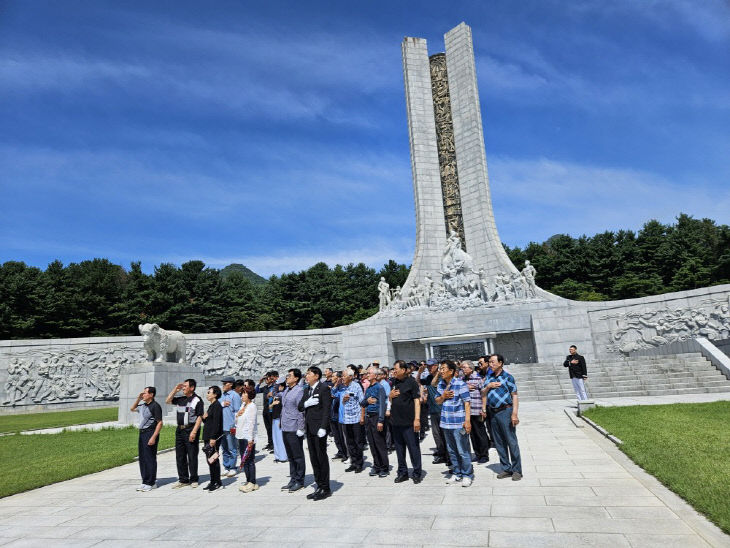 시민 일상에 힘 더한다(재향군인회 현충원 참배)