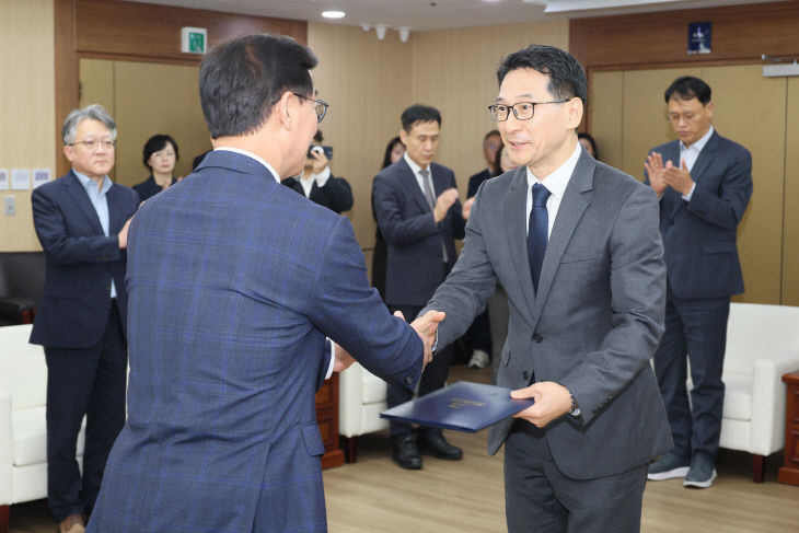 20261019 공공기관장 임명장 수여식(의전실) 03_부산시 제공