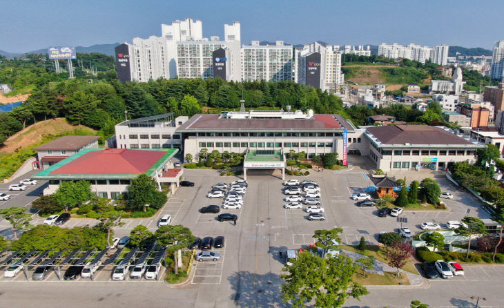 1. 태안군청 전경