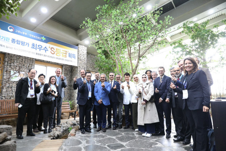 명지병원 숲마루를 찾은 국제병원연맹(IHF) 집행이사진