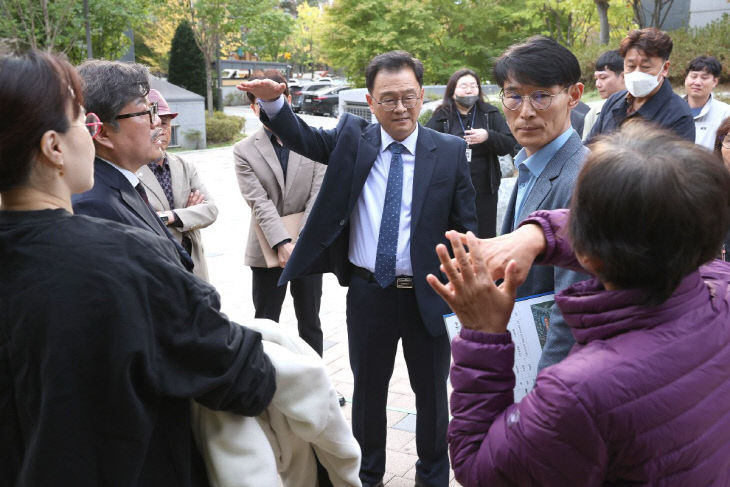 (시) 5. 민경선 고양시장, 직소민원 현장 찾아 시민과 소통(2)