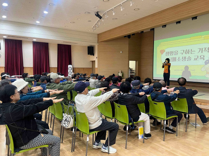 백화노인복지관 응급처치 교육 모습.