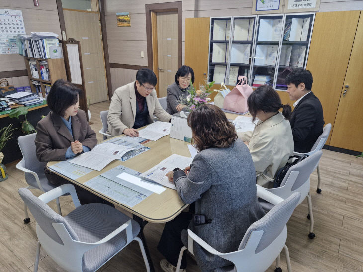 지난 28일 괴산군 보건소를 찾은 함안군 관계자들