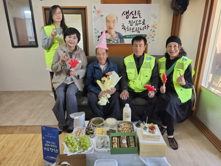 독거 어르신 두 분께 따뜻한 생신상 선물(1)