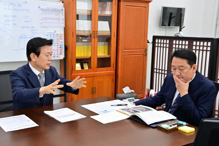 조규일 진주시장, 이광재 예결위원장 만나 2027년 국비 요청