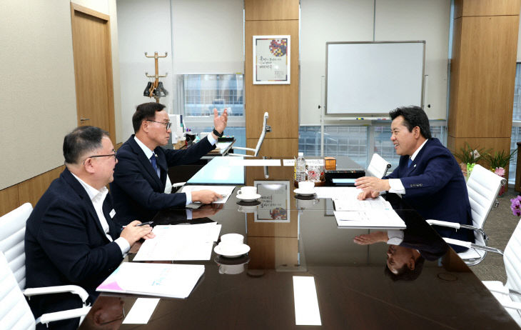 박정현 지방시대위원장과 간담회 모습.