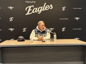 `야구 참 어렵다`…김경문 한화 감독, 한국시리즈 5차전 총력 다짐