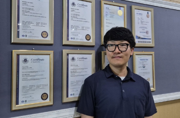 플러스 메인 기사