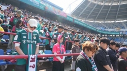 응원 멈춘 K리그 경기장! 슬픔을 함께 하는 대전-전북 서포터 대전 화재 사고 희생자들에 대한 추모의 시간