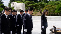 더불어민주당 지방선거 당선자 현충원 참배! 허태정 방명록에 남긴 말은?