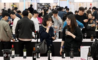 ‘맛이 어떨까?’…대전 국제 와인엑스포 핫한 반응