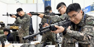 대전서 열린 육군 국제학술대회…사격연습용 장비 ‘관심집중’