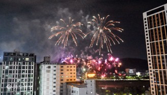 2025 유성온천 문화축제 화려한 개막…4일까지 계속