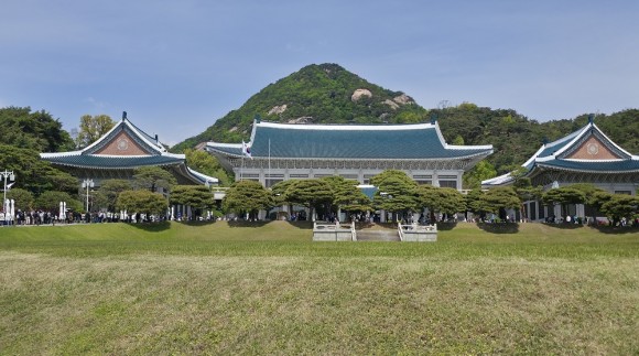 ‘개방’은 거스를 수 없는 대의… 차기정부 시선은 ‘도로 청와대’?