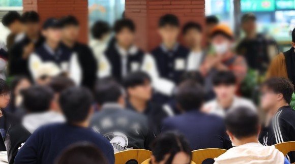 첫 투표권 행사 앞둔 Z세대…정당 아닌 “내 삶 바꿀 한표”