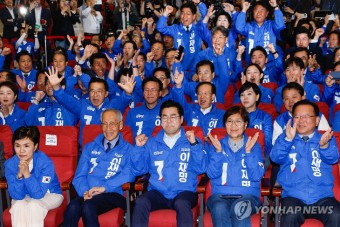 ‘집권여당’ 민주당은 공세 강화… 국힘은 책임론·당권 놓고 갈등