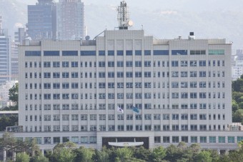 대통령실 인력난… “공무원 부족·尹 정부 ‘어공들’ 일 않고 월급만”