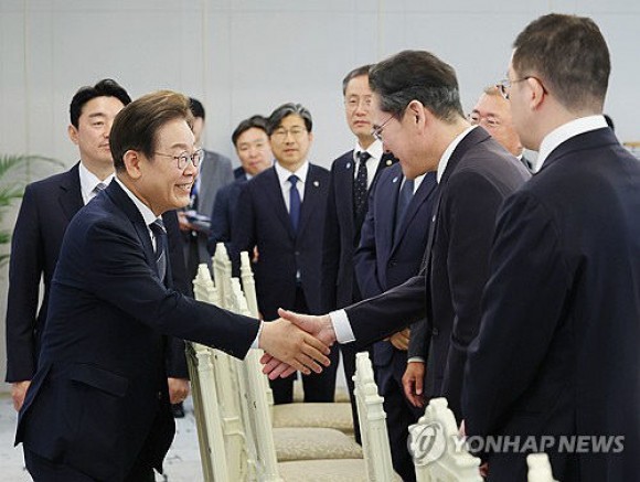 이 대통령·경제단체장·재벌총수들, 경제 위기 극복 ‘한목소리’