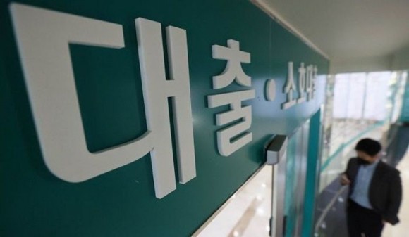`소상공인 지원 늘리고, 가계대출 줄이고`…정부 기조에 발 맞추는 은행권