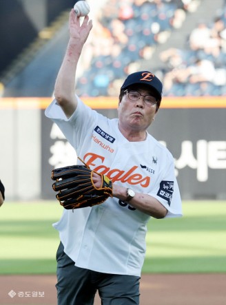 시구하는 김동일 보령시장