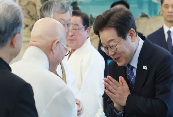 이 대통령 “분열과 갈등 격화… 종교 지도자의 역할이 중요”