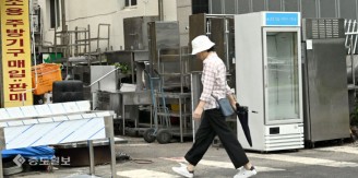 폐업 늘자 쏟아지는 중고용품들