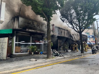 대전 도마동 점포 화재 완진... 1명 화상·상가 5곳 불타 (종합)