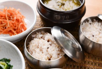 공깃밥 1000원 공식 깨지나… 쌀값 15% 오르자 소상공인·소비자 울상