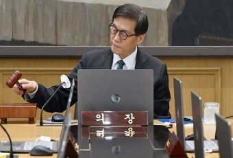 한은 기준금리 연 2.5%로 유지… 가계대출 불씨될까 판단한 듯