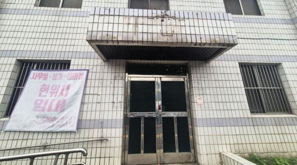 텅 빈 옛 파출소·지구대… 수년째 방치돼 ‘도심 흉물’