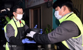 취약계층의 겨울을 위한 연탄배달
