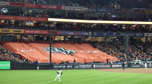 `뜨거웠던 한 가을밤의 꿈`…한화 이글스, 한국시리즈 준우승 마무리