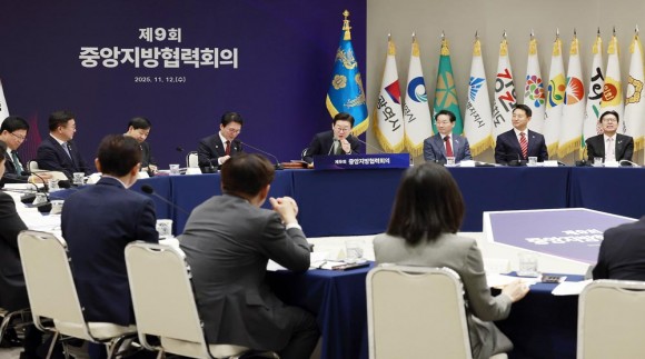 李 “지방 우선·우대 원칙 명확… 지역균형발전 영향평가 법제화”