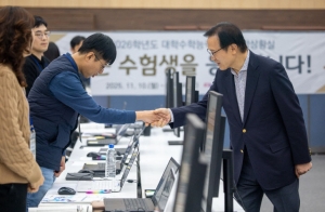 임태희 경기교육감, 북부청사 수능 종합상황실·도내 시험장 ‘방문’