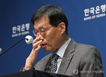기준금리 붙잡은 고환율·집값...금리 인하 기조 지속할까