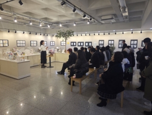[문화 톡] 흙에서 자란 내 마음, '꿈꾸는 작가들의 행복한 그림책 전'을 감상하고
