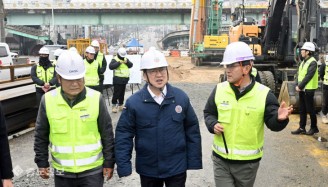 트램 2호선 공사현장 방문한 이장우 대전시장