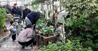 ‘겨울엔 실내가 최고’…대전 곤충생태관 인기