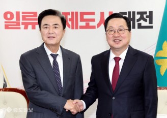 행정통합 관련 긴급 회동에 나선 이장우·김태흠