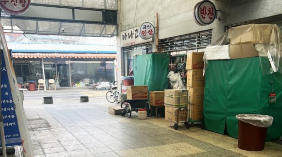 `110년 유성시장` 역사속으로… "철거한다니 아쉬움-기대 교차"