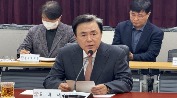 직원 사비로 간부 식사대접?…"아이 입가의 밥풀 떼먹는 격"