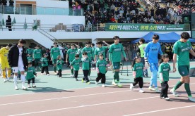 제천시민축구단 홈 개막전, 시민 2500명 응원 속 힘찬 출발