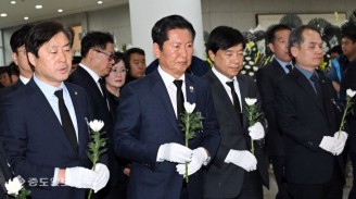 합동분향소 찾은 정청래 대표